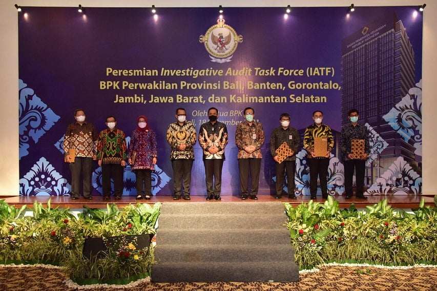 Peresmian IATF, Kepala Perwakilan BPK Bali Kenakan Batik Rongkong