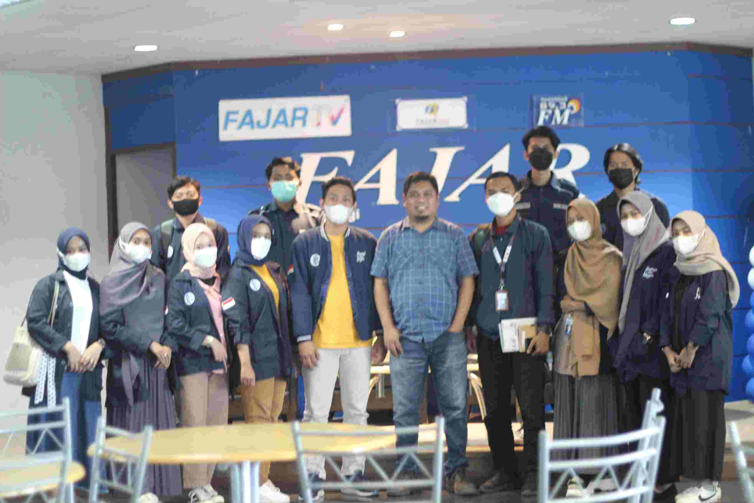 GenBI Komisariat UNM Adakan Kunjungan dan Study Tour di Harian Fajar Makassar