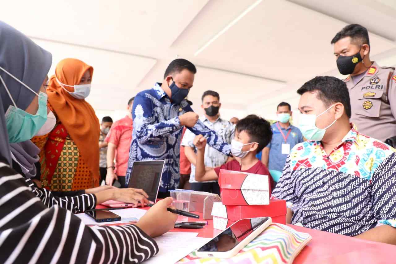 Ilham Azikin Apresiasi Program Vaksinasi Massal Karang Taruna dan JOIN Bantaeng