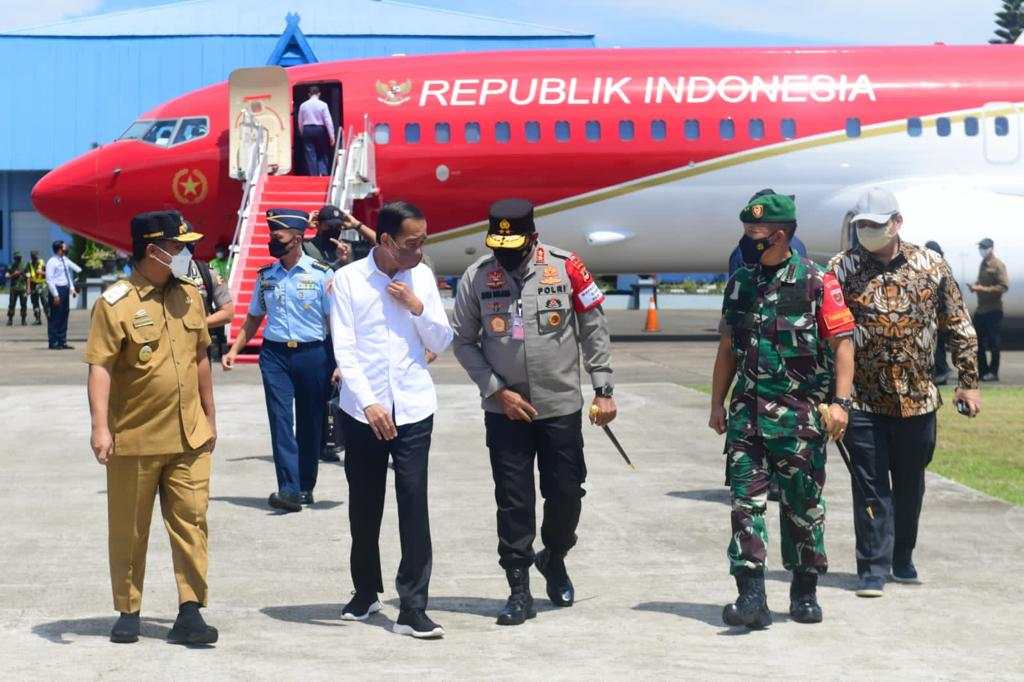 Jokowi Disambut Plt Gubernur Dalam Kunjungan Ketiga Kalinya Selama 2021 di Sulsel