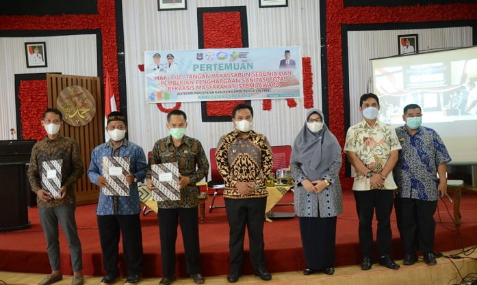 Kabupaten Enrekang Terima 3 Penghargaan STBM Award 2021