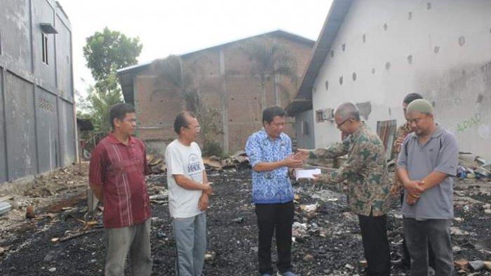 Pemkab Enrekang dan Baznas Beri Bantuan Korban Kebakaran di Kecamatan Maiwa