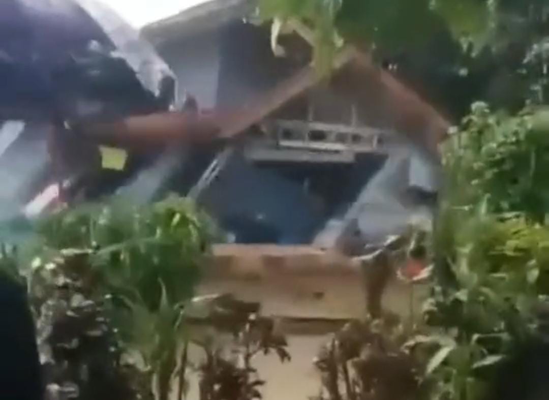 Viral Video Rumah Roboh Akibat Hujan Deras