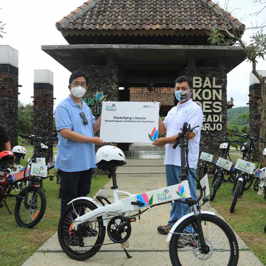 PLN Salurkan Sepeda Listrik untuk Balkondes Ngadiharjo, Bentuk Dukungan untuk Ekraf