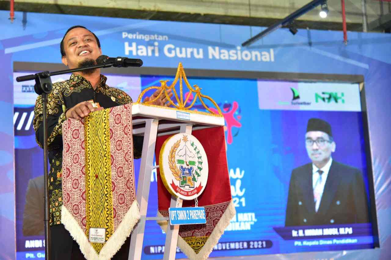 Andi Sudirman Sulaiman Launching Smart School di Hari Guru Nasional