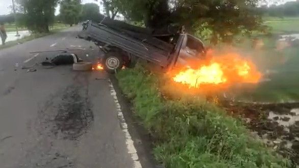 Kecelakaan Maut, Mobil Terbakar Tewaskan 5 Penumpang