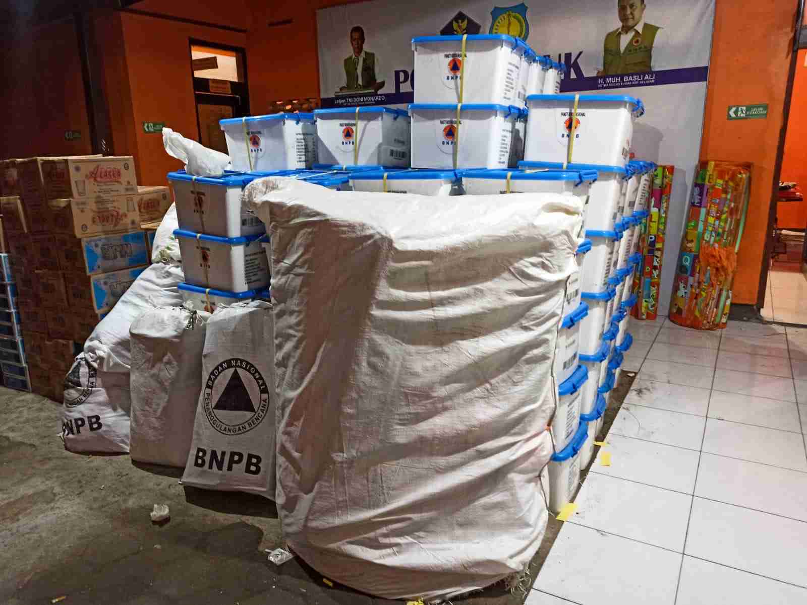 Bupati Selayar Beri Bantuan Logistik Korban Gempa Bumi