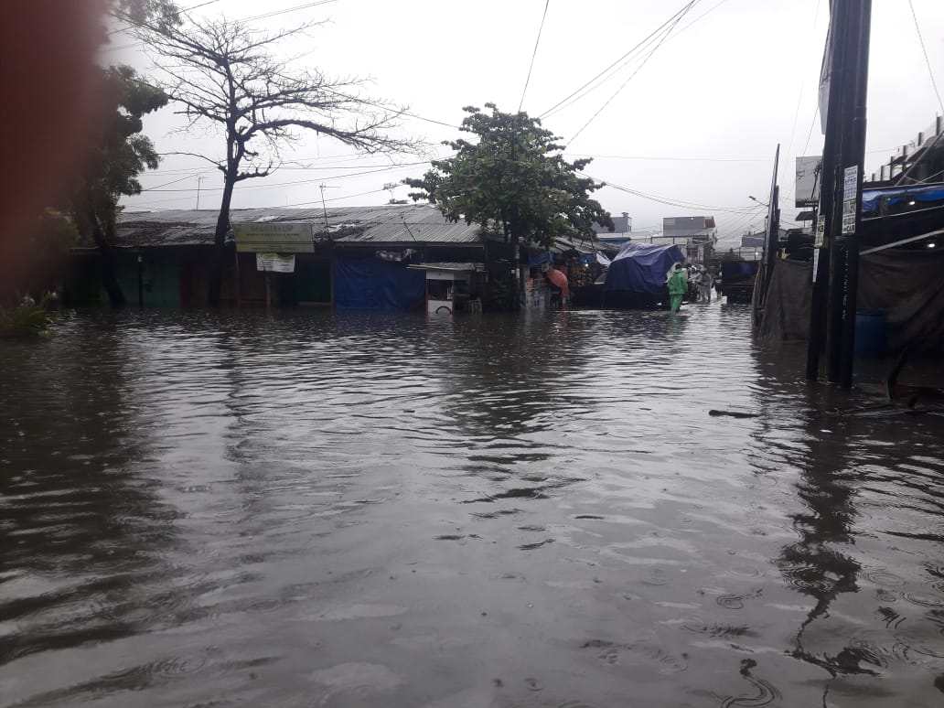 Kota Makassar Dikepung Banjir