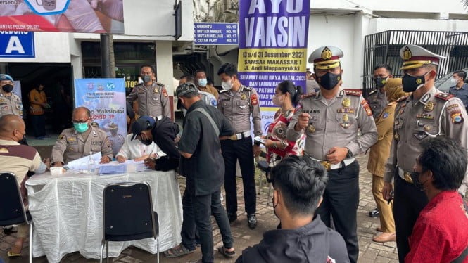 Vaksinasi Covid-19 Berhadiah di Samsat Makassar