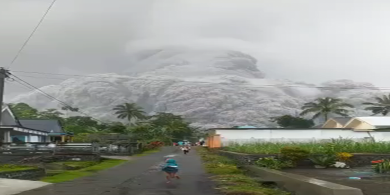 Detik-Detik Warga Selamatkan Diri Saat Erupsi Gunung Semeru