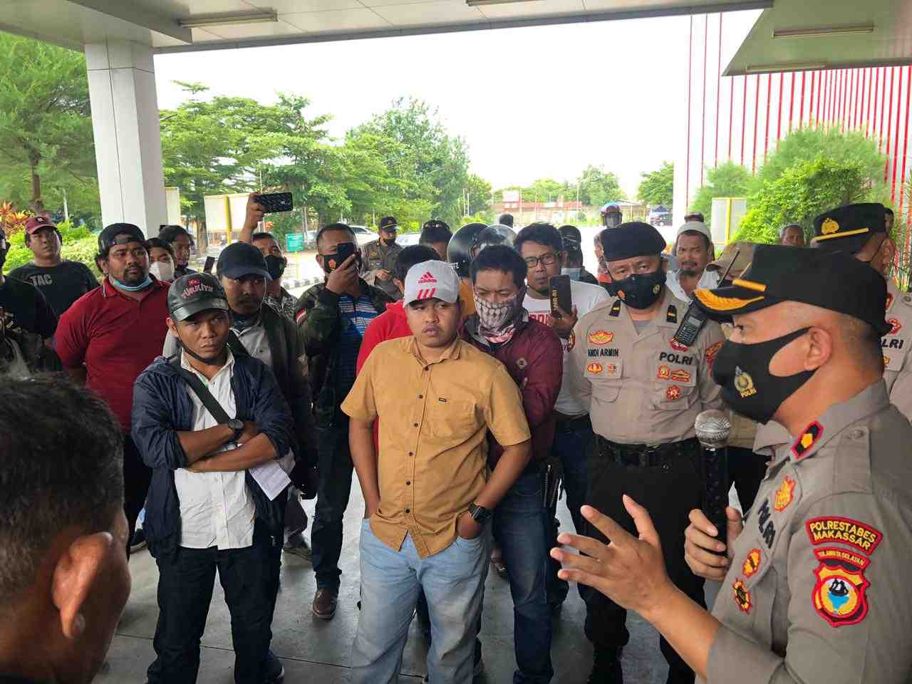 Gepak, Geruduk dan Segel Indogrosir Sudiang Makassar