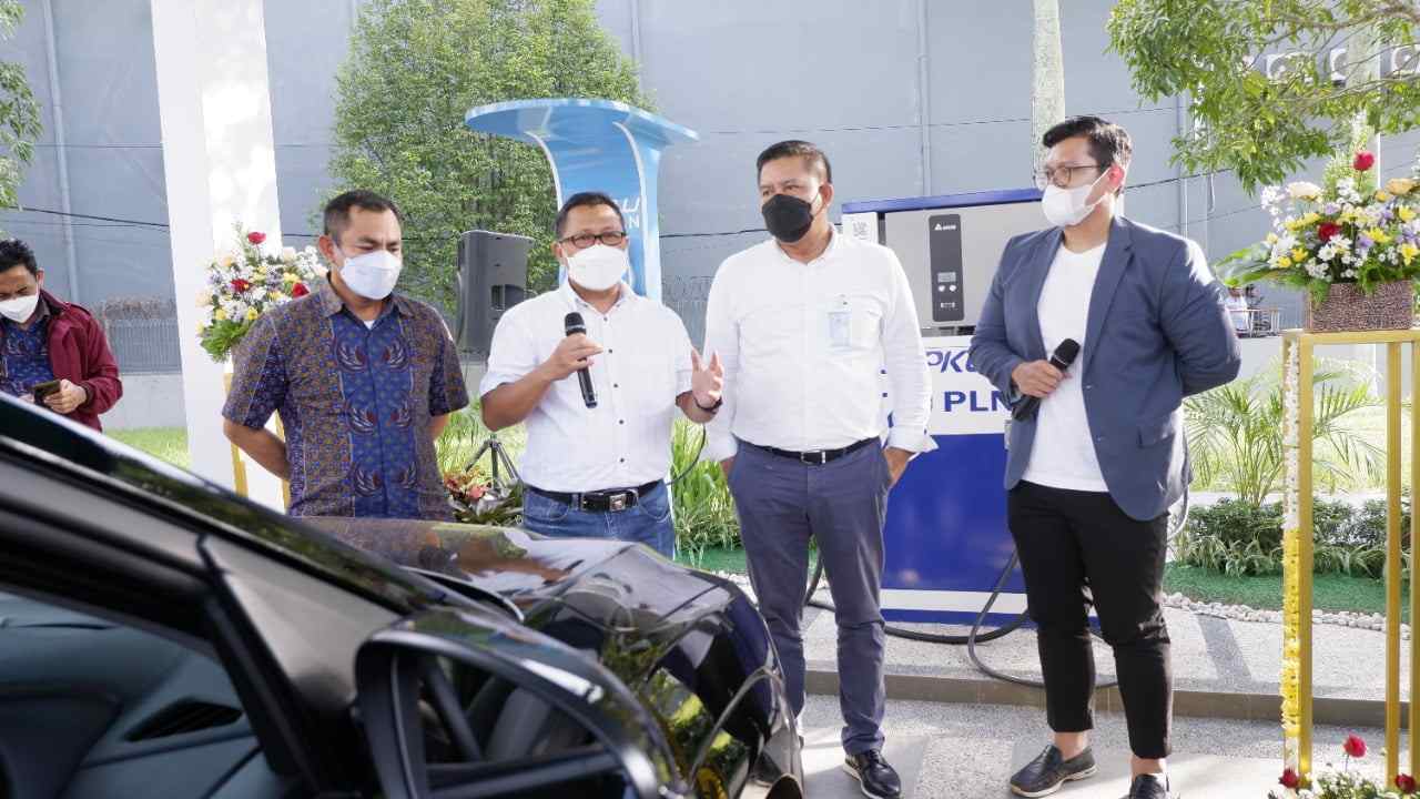 Masifkan Penggunaan Kendaraan Listrik, SPKLU Perdana Hadir di Kalimantan