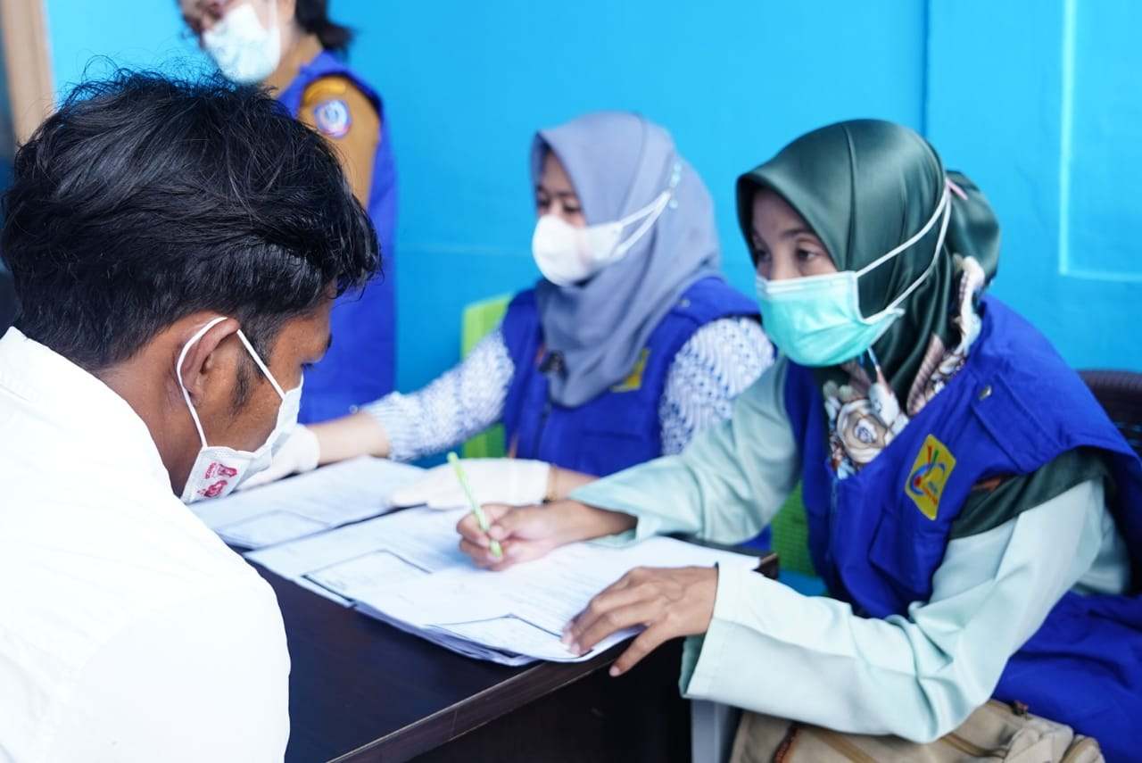 Pantau Vaksinasi di Takalar, Plt Gubernur Sulsel Beri Semangat Vaksinator