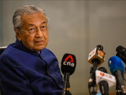 Kembali Sakit, Mahathir Mohammad Dirawat di RS Jantung