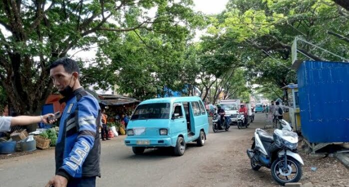PKL Dilarang Jualan di Bahu Jalan Pasar Tramo Maros, Rosmia: Mau Pindah ke Mana ?