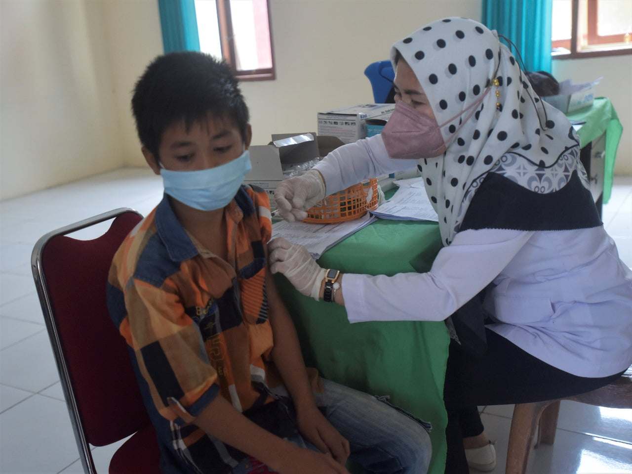 Wabup Luwu Utara Tinjau Vaksinasi di UPT Puskesmas Sabbang Selatan