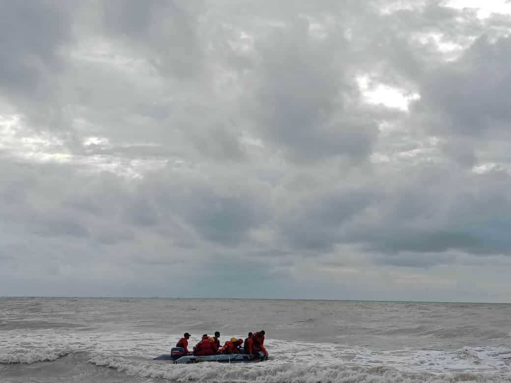 Satu Ditemukan Meninggal Dunia, Tim SAR Lanjutkan Pencarian Remaja Tenggelam