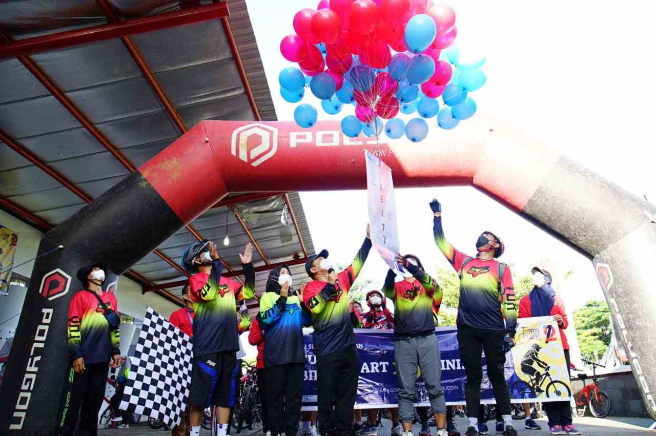 Kepala Kantor Wilayah Kemenkumham Sulsel Harun Sulianto lepas peserta Fun Bike (Sepeda Gembira) dalam rangka peringatan Hari Bakti Imigrasi (HBI) ke-72