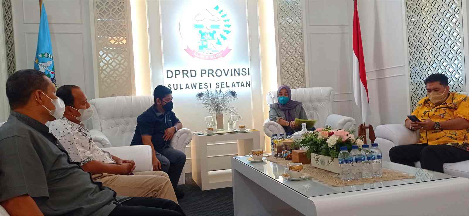 etua DPD Asosiasi Pengelola Pasar Indonesia (ASPARINDO) Sulsel Saharuddin Ridwan melakukan audience dengan Ketua DPRD Sulsel, Andi Ina Kartika Sari