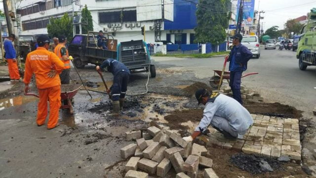 Dinas PU Makassar Respon Aspirasi Warga Tentang Perbaikan Jalan