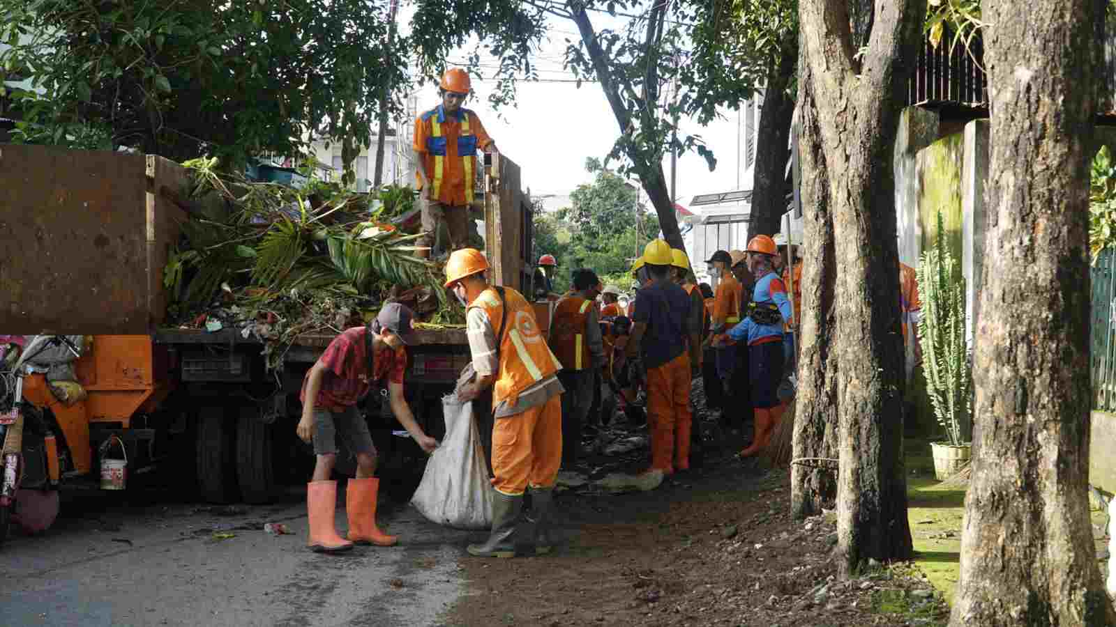 Giat Sabtu Bersih Kecamatan Rappocini, Ajang Silaturahim Warga dan Camat
