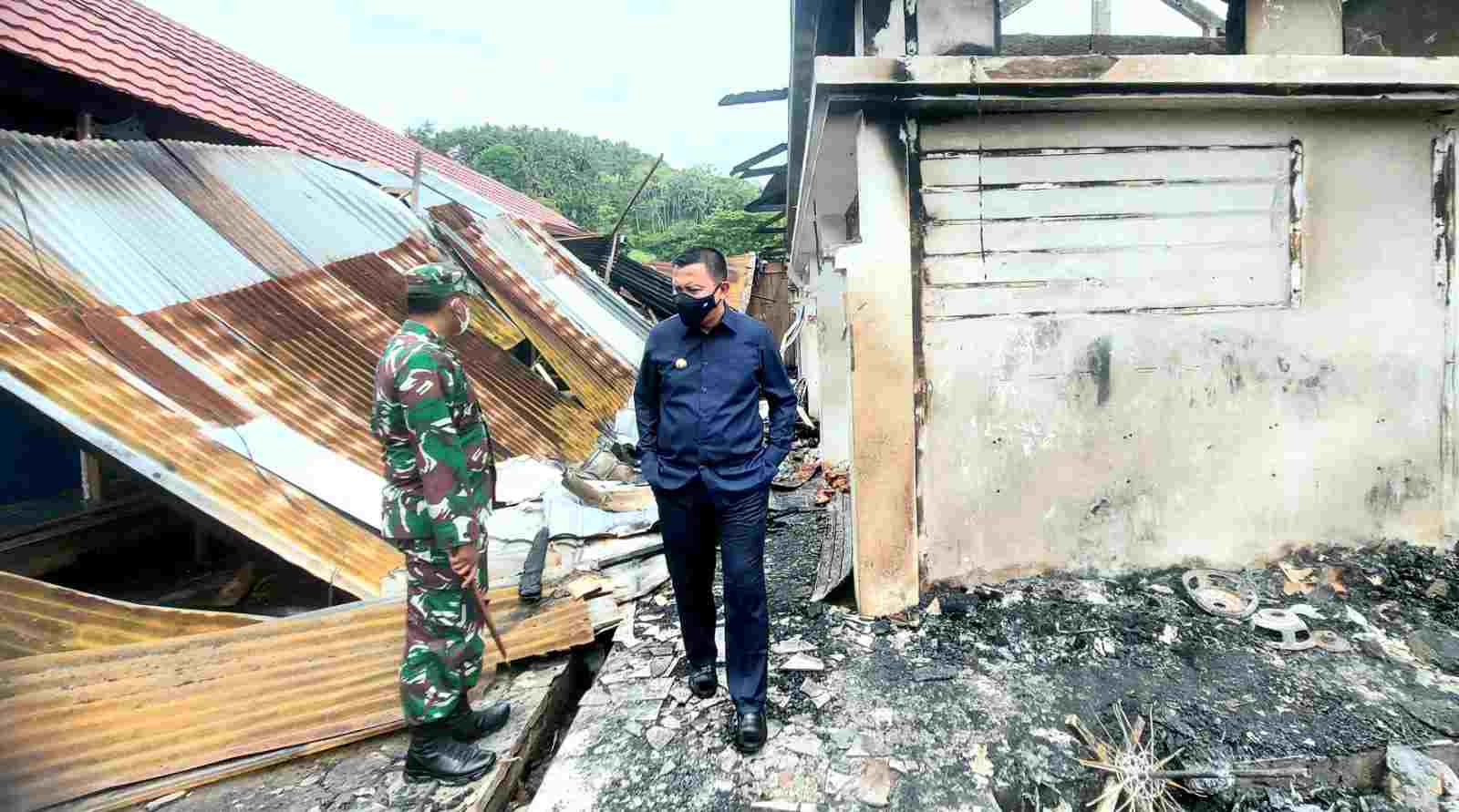 Basli Ali Tinjau Langsung Lokasi Kebakaran Pasar Rakyat Bonea Benteng