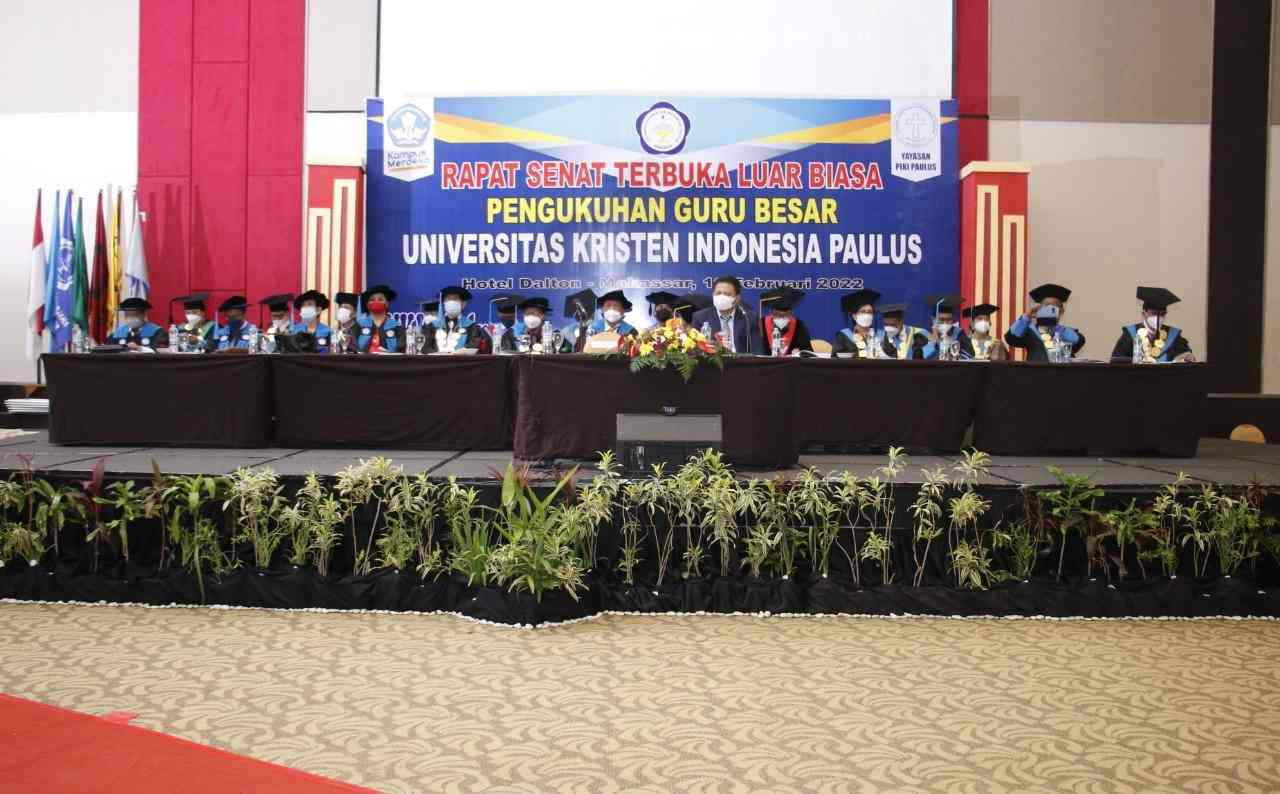 UKI Paulus Makassar Kukuhkan Lima Professor Baru