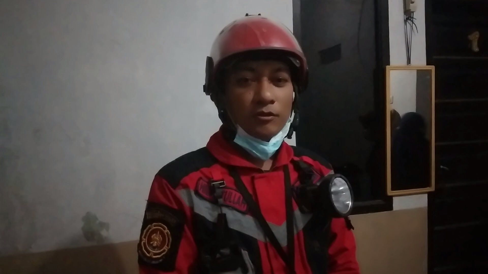 Sarang Tawon Vespa Berhasil Ditangani Tim Rescue Damkar Makassar