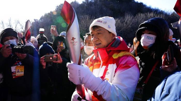 Jackie Chan Membawa Obor Olimpiade Beijing Lintasi Tembok Besar China I Dok. Istimewa