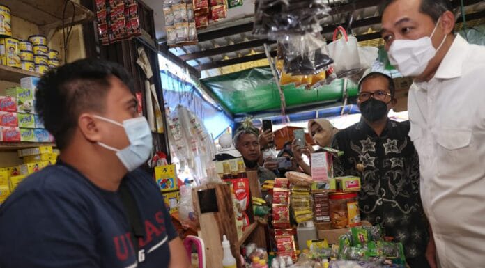 Pantau Stok Minyak Goreng, Menteri Perdagangan Kunjungi Pasar Tradisional Makassar