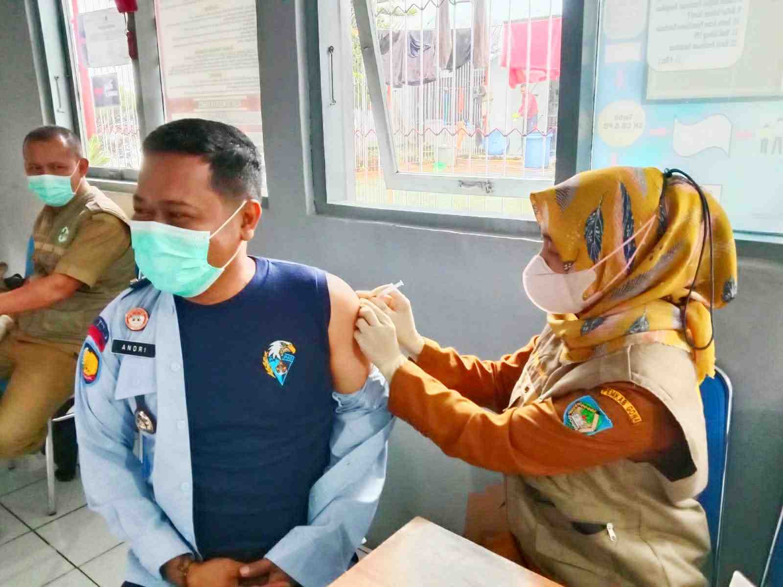 Kakanwil Kemenkumham Sulsel Apresiasi Pemberian Vaksinasi Booster di Rutan Malino