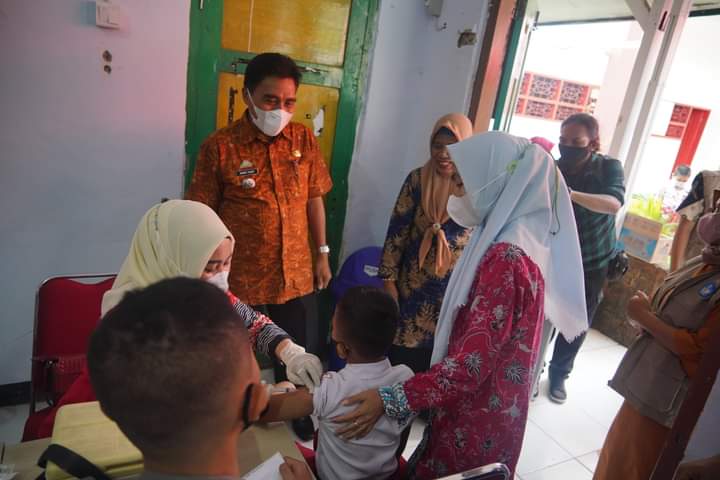 Camat Makassar Terus Memantau Proses Vaksinasi Usia 6-11 Tahun