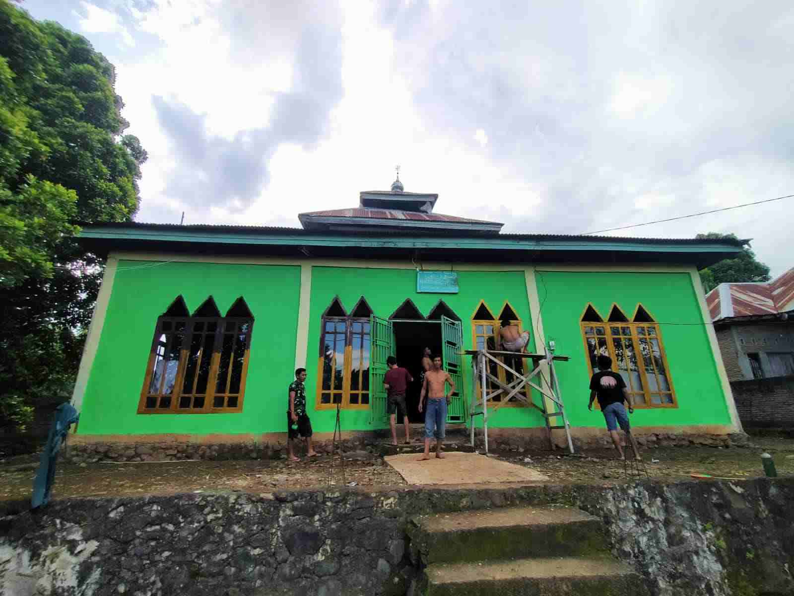 Jelang Ramadhan RT 01 Kampung Paccami Desa Barua Gotong Royong Bersih Bersih Masjid