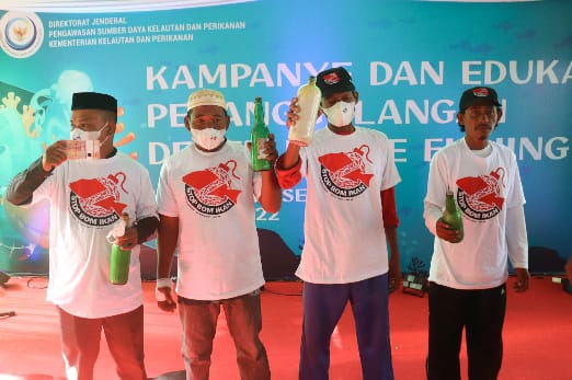 Bikin Kaget Hadirin, 4 Nelayan Serahkan Bom Ikan ke Sekjen KKP RI