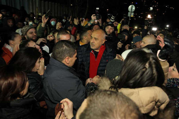 Polisi Bebaskan Mantan PM Bulgaria