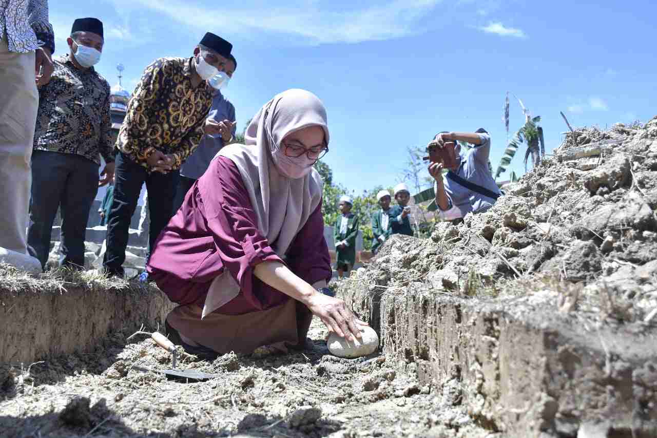 Isra Mi’raj Bupati Luwu Utara Letakkan Batu Pertama Pembangunan Masjid Nurul Muttaqin