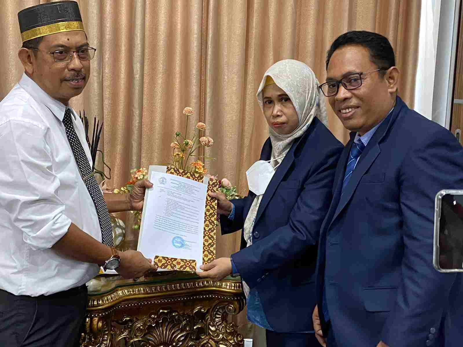 nstitute Teknologi dan Bisnis Arung Palakka (ITB-AP) Bone menerima SK izin pendirian kampus di Kabupaten Bone