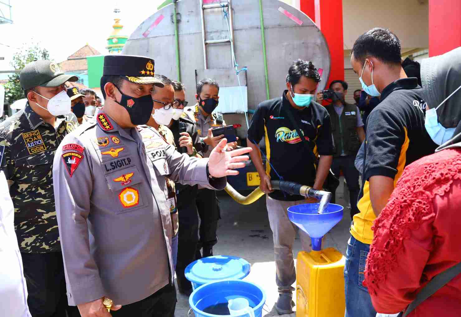Kepala Kepolisian Republik Indonesia (Kapolri) melakukan kunjungan ke Pasar Sehat Sabilulungan Soreang, Bandung, Jawa Barat.