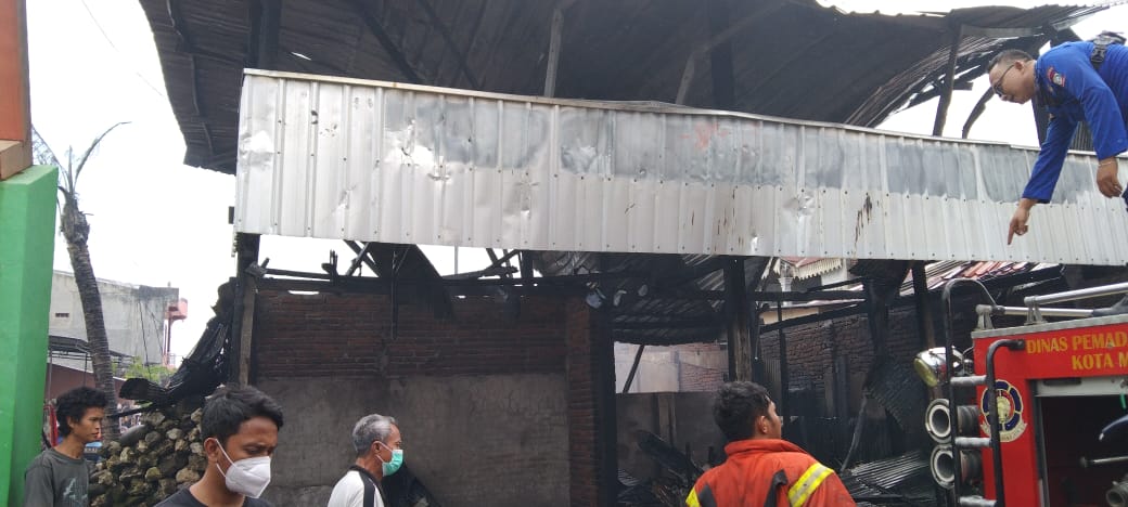 Kebakaran Dua Rumah Warga di Kecamatan Tallo