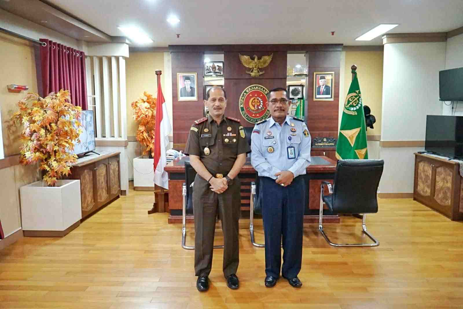 Kepala Kantor Wilayah Kementerian Hukum dan HAM Sulawesi Selatan Liberti Sitinjak sambangi Kepala Kejaksaan Tinggi Sulawesi Selatan
