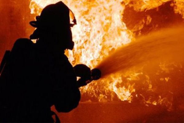 IKVI Serahkan Bantuan Kepada 13 KK Terdampak Kebakaran