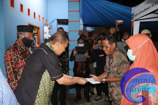 Plt. Sekda Selayar Serahkan Bantuan kepada Korban Gempa di Mamuju Sulbar