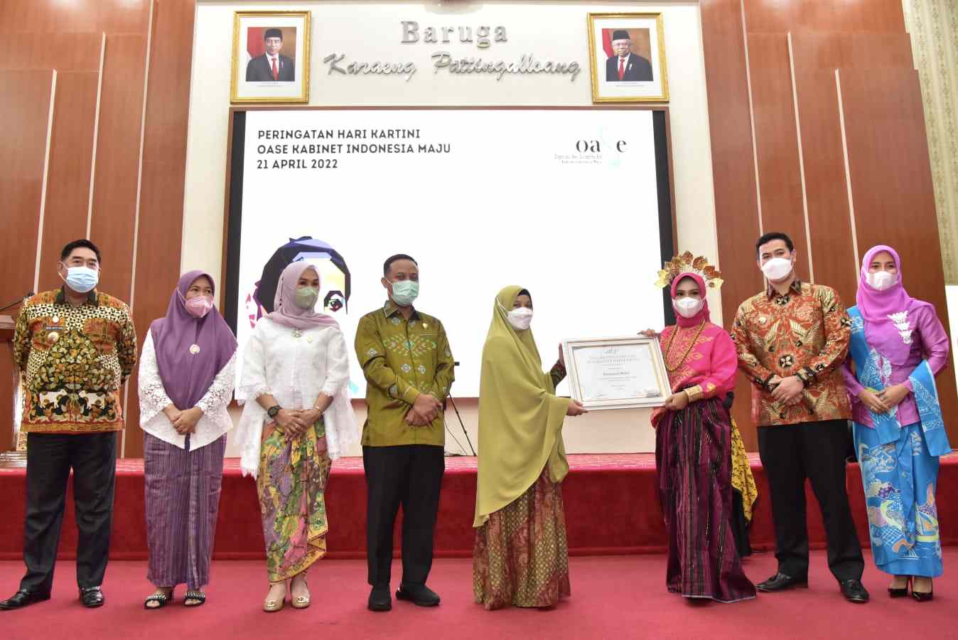 Bidan dari Pulau Balang Lompo Diganjar Penghargaan OASE-KIM