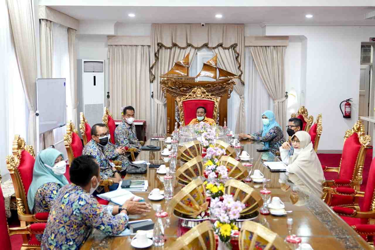 Gubernur Sulawesi Selatan Andi Sudirman Sulaiman menerima audiensi Kepala Balai Besar instansi vertikal Kementerian PUPR