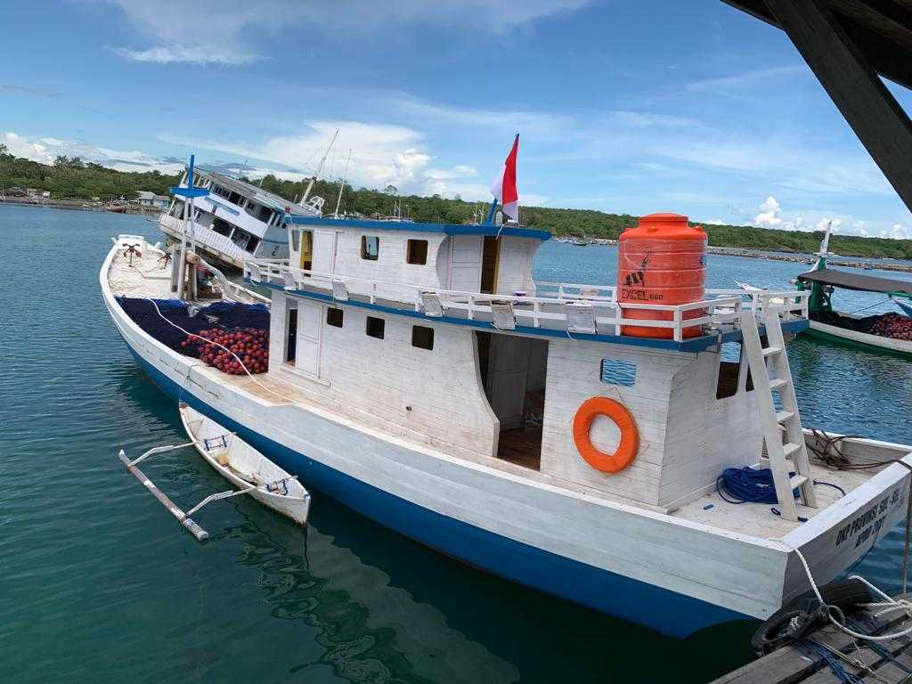 Dinas Perikanan dan Kelautan Provinsi Sulawesi Selatan diberikan bantuan 4 unit kapal