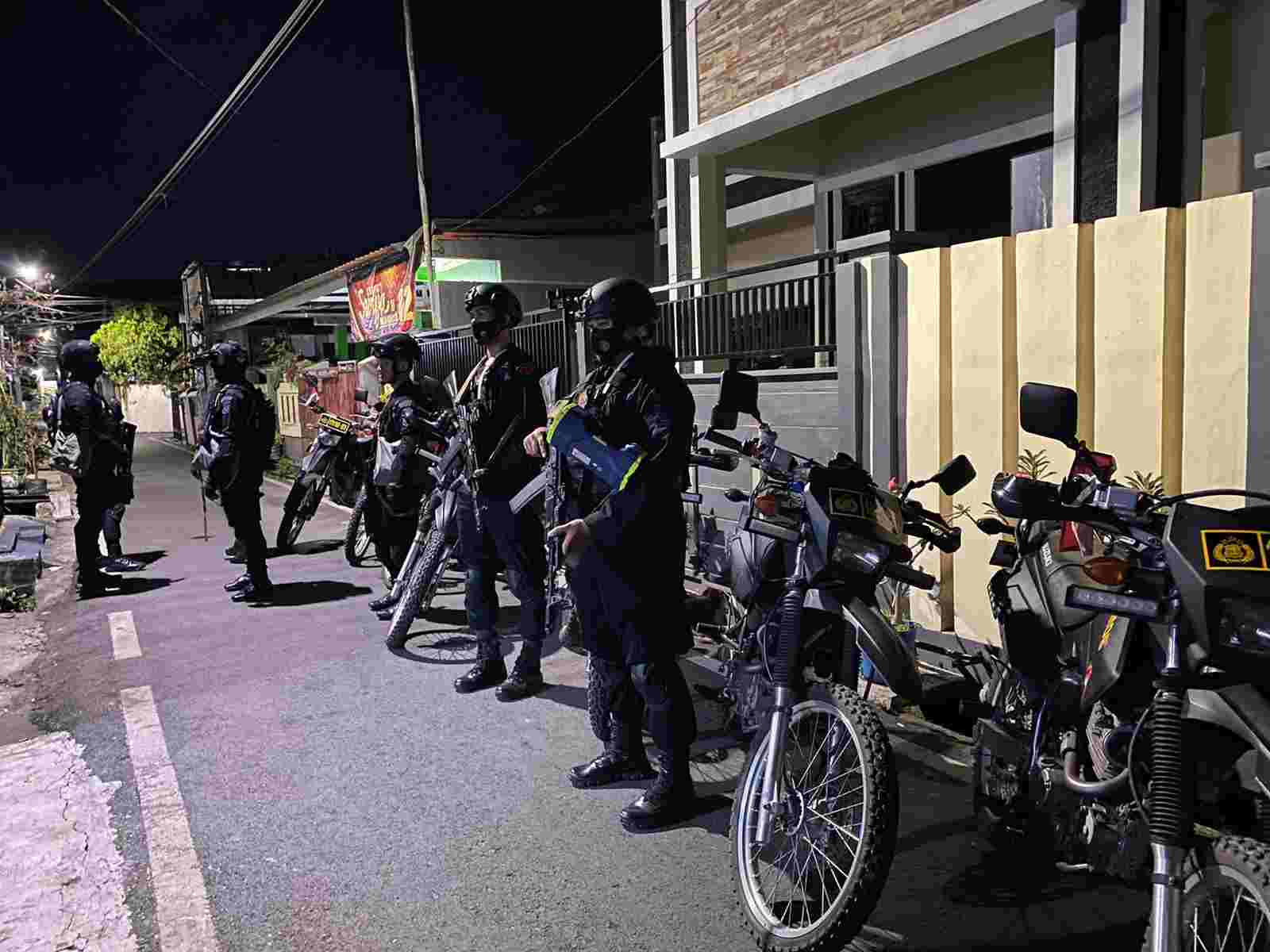 Batalyon A Pelopor Sat Brimob Polda Sulsel giat patroli keamanan di Kota Makassar 