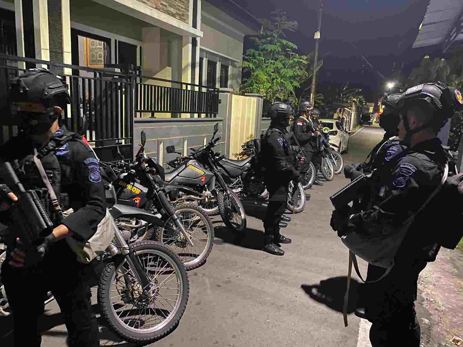 Batalyon A Pelopor Sat Brimob Polda Sulsel giat patroli keamanan di Kota Makassar