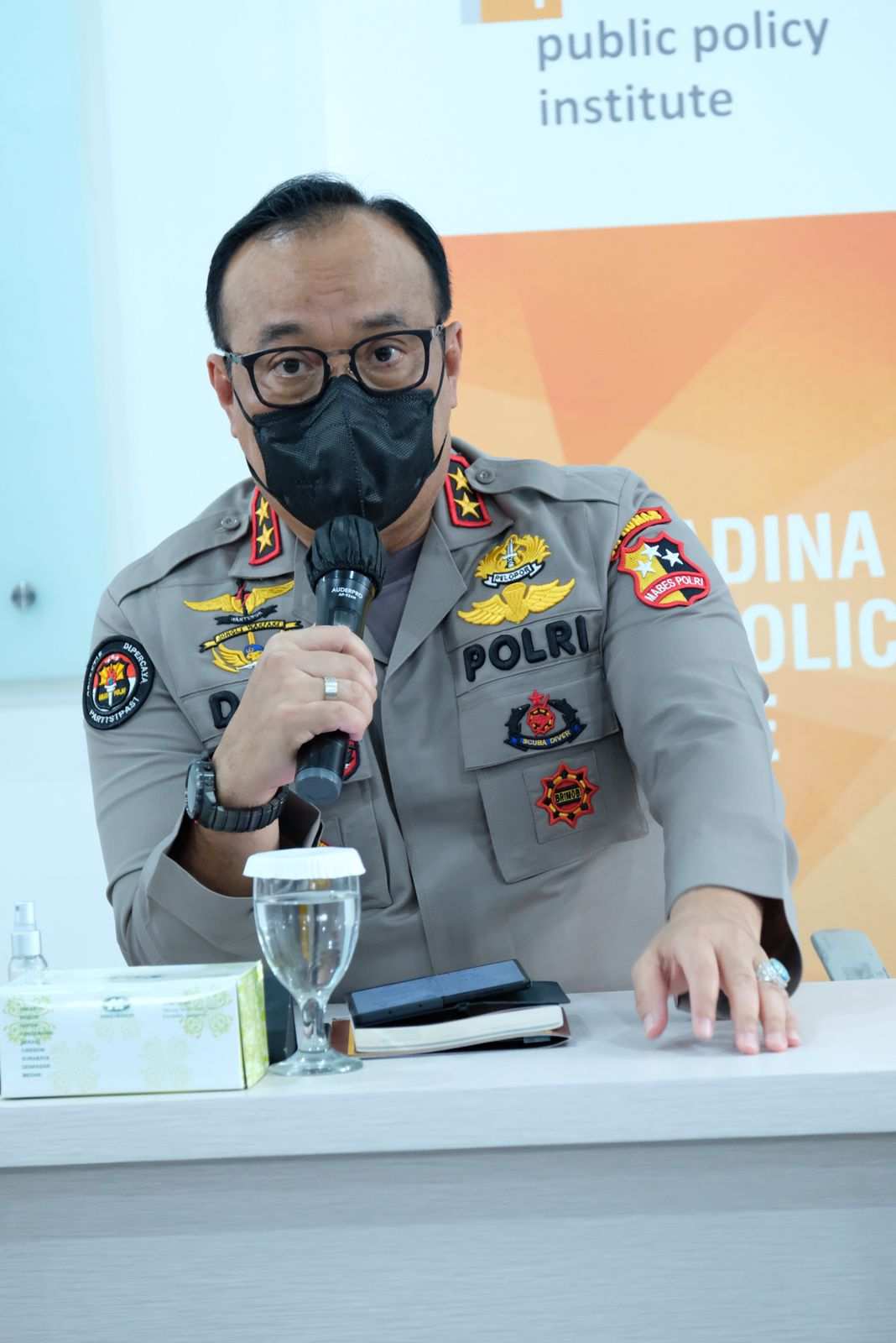 Kadiv Humas Polri Irjen Pol Dedi Prasetyo dalam memberikan keterangan pers terkait arus balik lebaran 2022