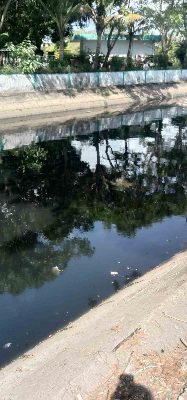 Hasil kinerja Satgas drainase DPU Kota Makassar yang telah mengangkat sampah plastik bekas minuman, hilangnya kesan kumuh dan kotor
