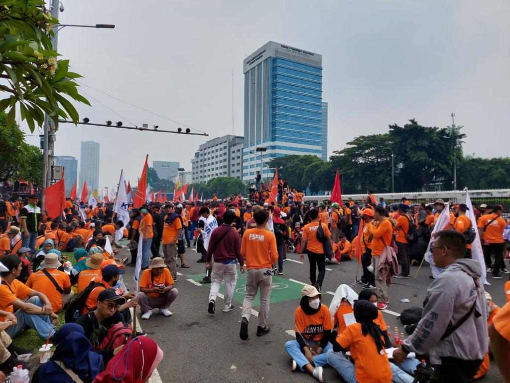 Suasana May Day Fiesta di depan Gedung DPR RI Jln.Gatot Soebroto Jakarta